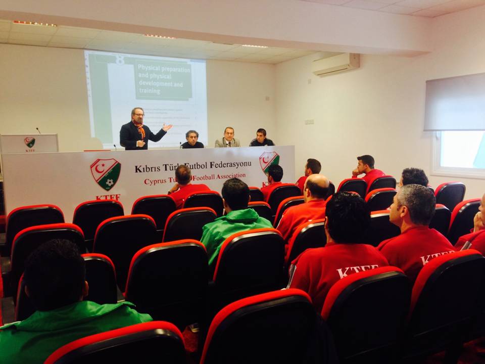 Prof.Dr.Mustafa Ferit Acar'dan UEFA B kursiyerlerine "Antrenman Bilimi" dersi